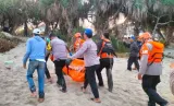 Tiga Wisatawan yang Terseret Ombak di Pantai Santolo Garut Ditemukan Meninggal Dunia