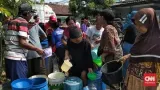Kemarau Ekstrem Paksa Ratusan Keluarga di Tangerang Selatan Bergantung pada Pasokan Air Bersih