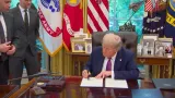 Abaikan Putusan Mahkamah Agung, Donald Trump Teken Aturan Baru Batasi Kewarganegaraan Anak Warga Asing