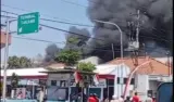 Kebakaran Melanda Pabrik Alas Sepatu di Brebes, Petugas Terkendala Asap Tebal