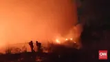 TPSA Waringinkurung Serang Kebakaran, Api Sulit Dipadamkan