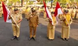 Semarak HUT RI ke-81, Pemkot Madiun Bagikan Bendera Merah Putih Gratis ke Warga