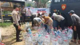 Polresta Tangerang Salurkan Bantuan Air Bersih ke Bantar Panjang Tigaraksa yang Kekeringan